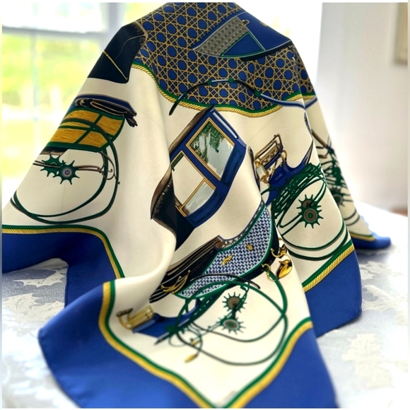 🇫🇷Hermès Scarf Les Voitures a Transformation 100%Silk! size 90×90cm💙💛 - Picture 10 of 11